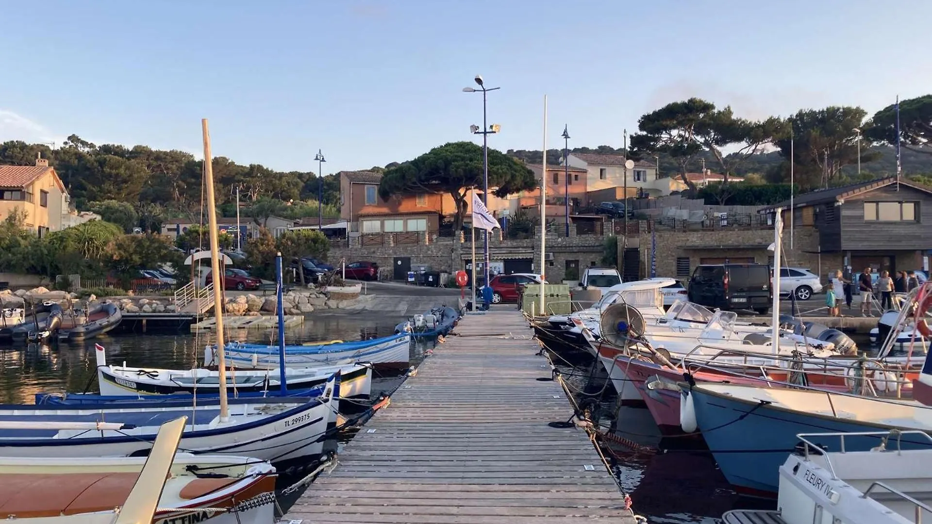 La Baie Studio Cabine Climatise, Vue Mer, Pour 4 Personnes Avec Piscine Sur La Presqu'Ile De Giens A הייר דירה