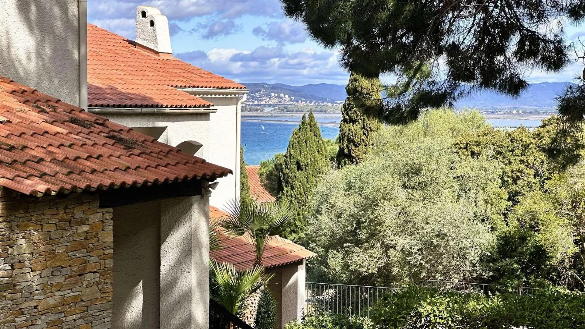 La Baie Studio Cabine Climatise, Vue Mer, Pour 4 Personnes Avec Piscine Sur La Presqu'Ile De Giens A הייר דירה